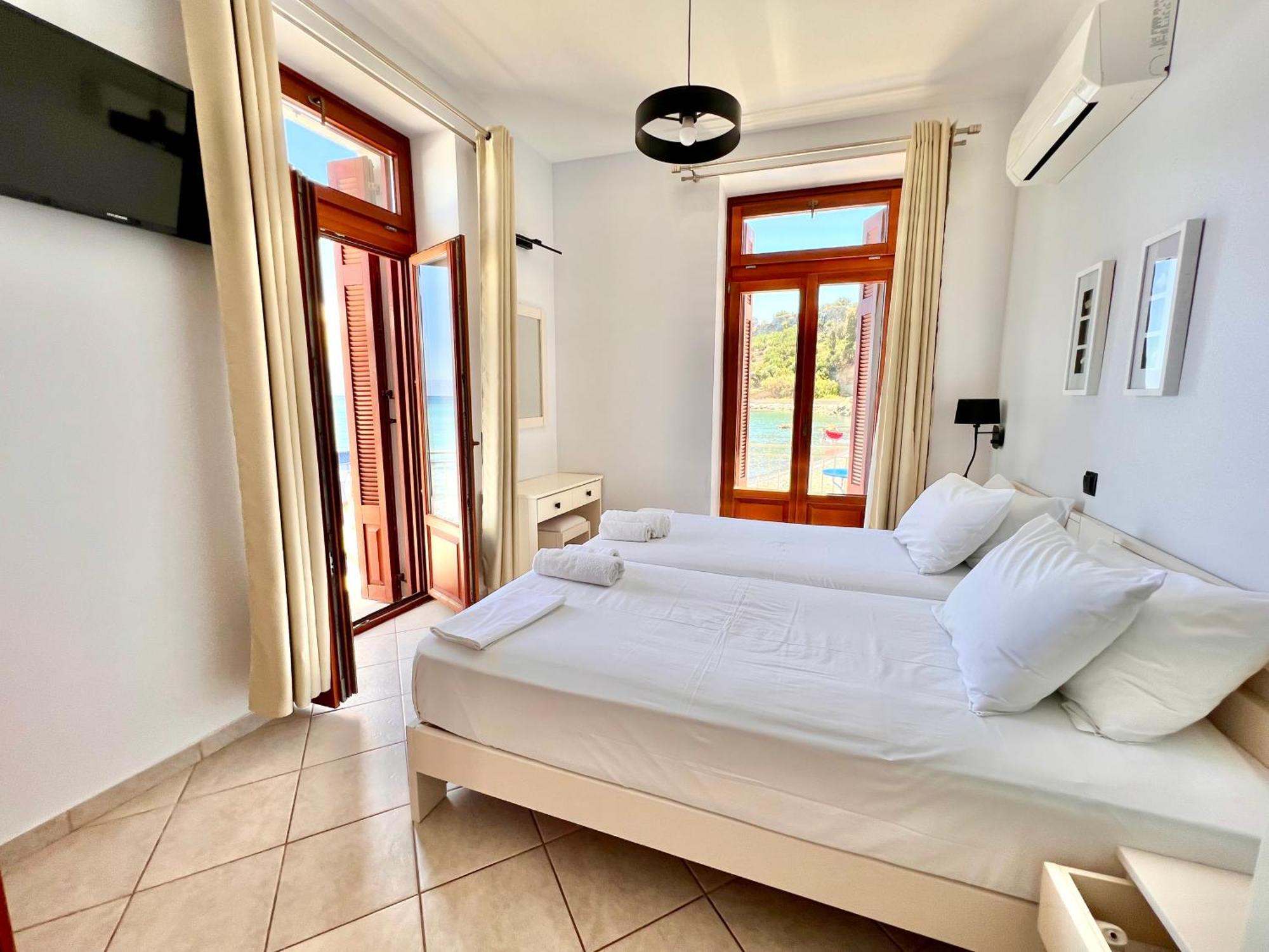 Xenios Zeus Rooms Koroni  Exterior photo
